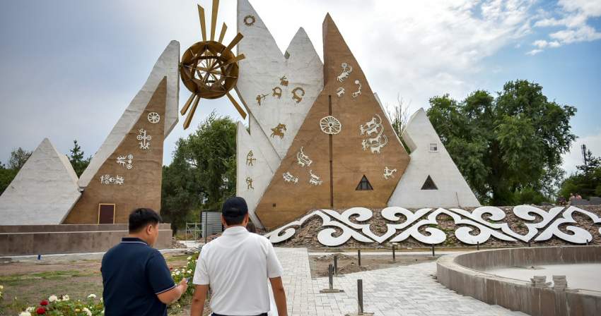 В Бишкеке продолжаются работы по благоустройству мемориального комплекса «Аска-Таш»