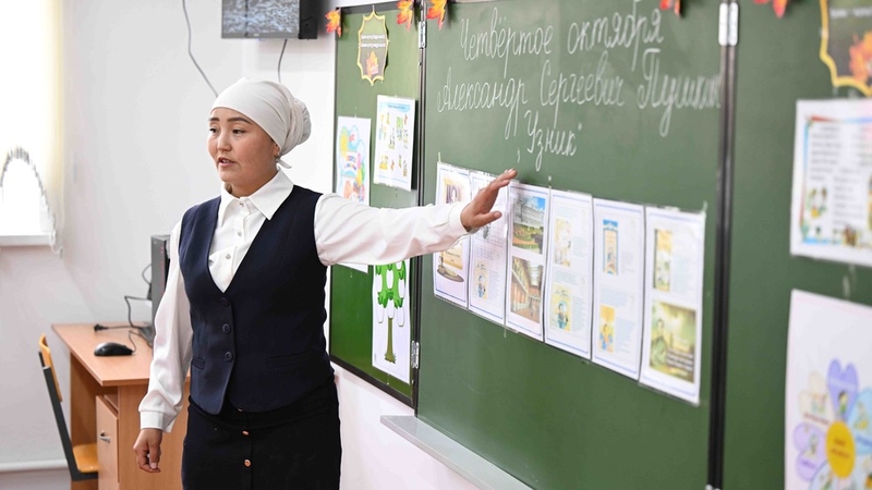 Окуу жылынын жылдырылышынын айынан мугалимдерге сентябрь айындагы айлык толугу менен берилет