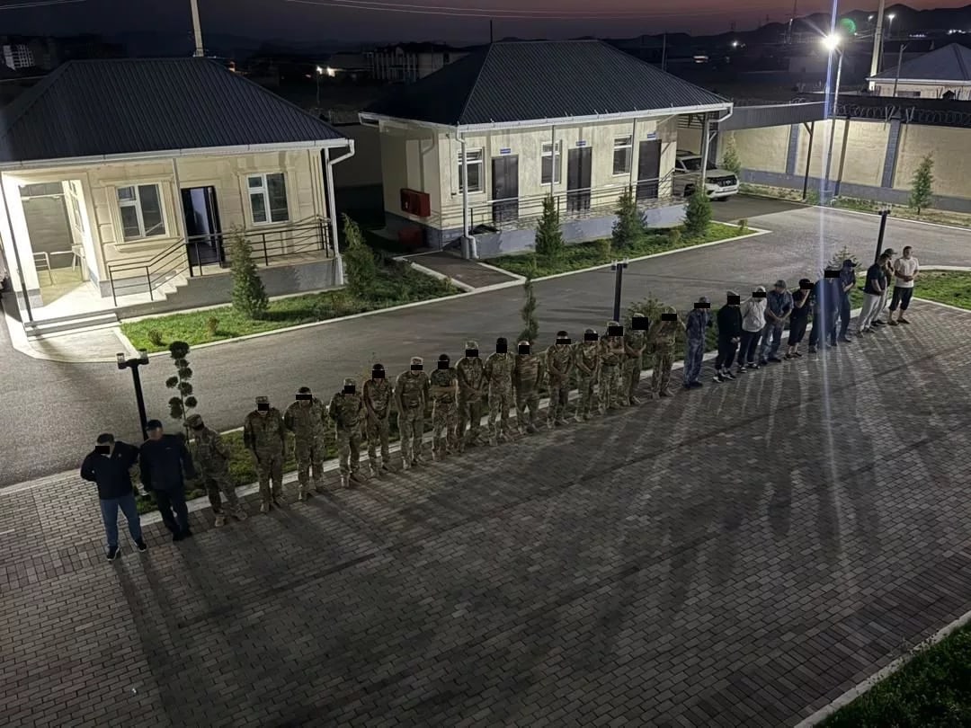 В Кыргызстане задержали пограничников и таможенников за поборы на КПП «Кадамжай» и «Чечме»