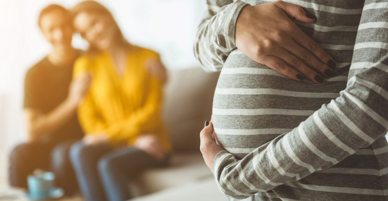 Кыргызстанда чет элдиктерге суррогаттык энеликти чектөө сунушталууда