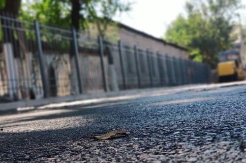 В Таласском районе завершены работы по асфальтированию участка автодороги Чат-Базар—Арал—Талды-Булак