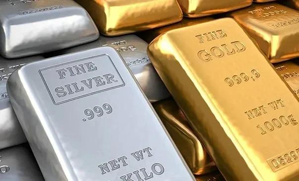 Цены на золото и серебро снизились на бирже COMEX