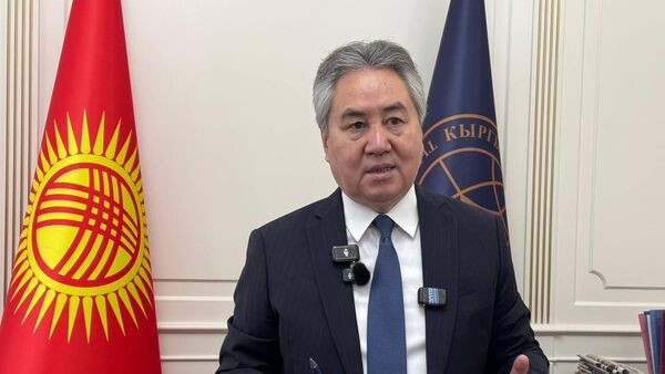 Кыргызстандын Тышкы иштер министри Кулубаев Жапаровдун мурда иштеген кабинетин көрсөттү