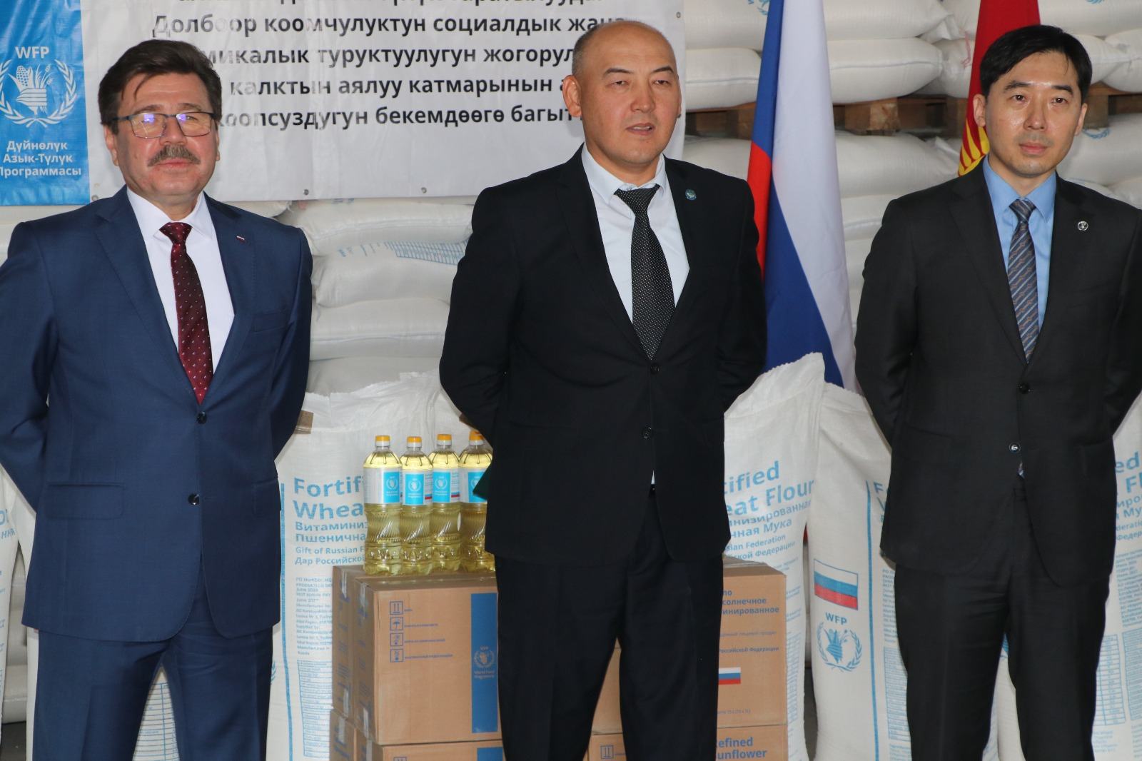 Россия Кыргызстанга Улуу Дүйнө Өнүкүү Программасы менен жакынкы 2 тонна азык-түлүк жөнөттү