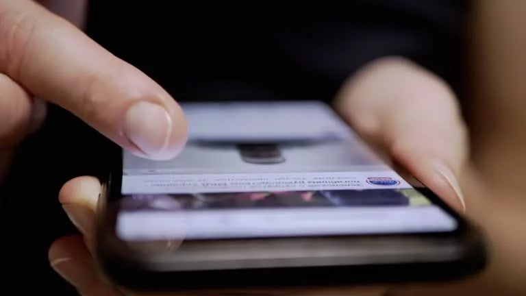 Британияда өткөн изилдөө: мектептерде смартфонду тыюу психологиялык абалга оң таасирин тийгизбейт