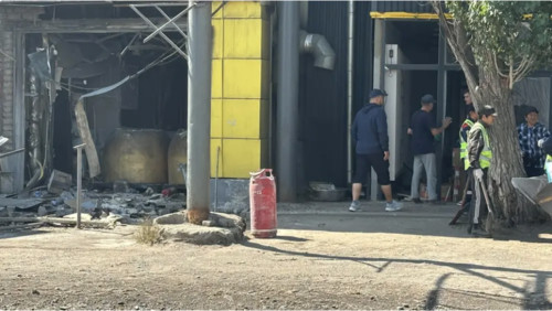 В Астане произошел взрыв газа в тандырной на рынке, пострадали трое