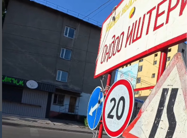Жогорку Кеңештин вице-спикери Бишкектеги жол белгилеринин эреже бузууларын аныктады