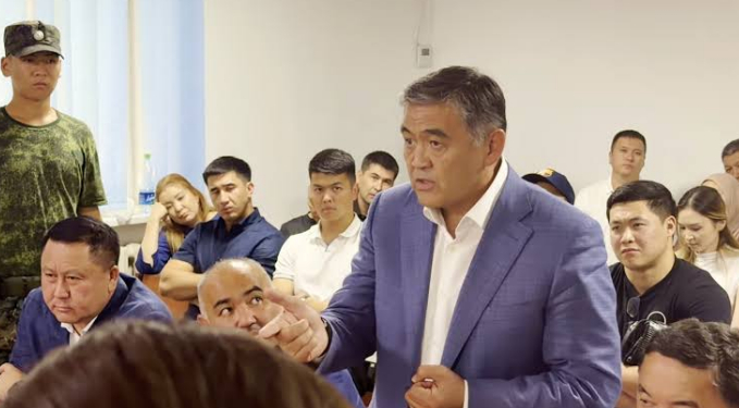 Камчыбек Ташиев жана "75 кат" иштери боюнча сот отуруму 13-августка жылдырылды