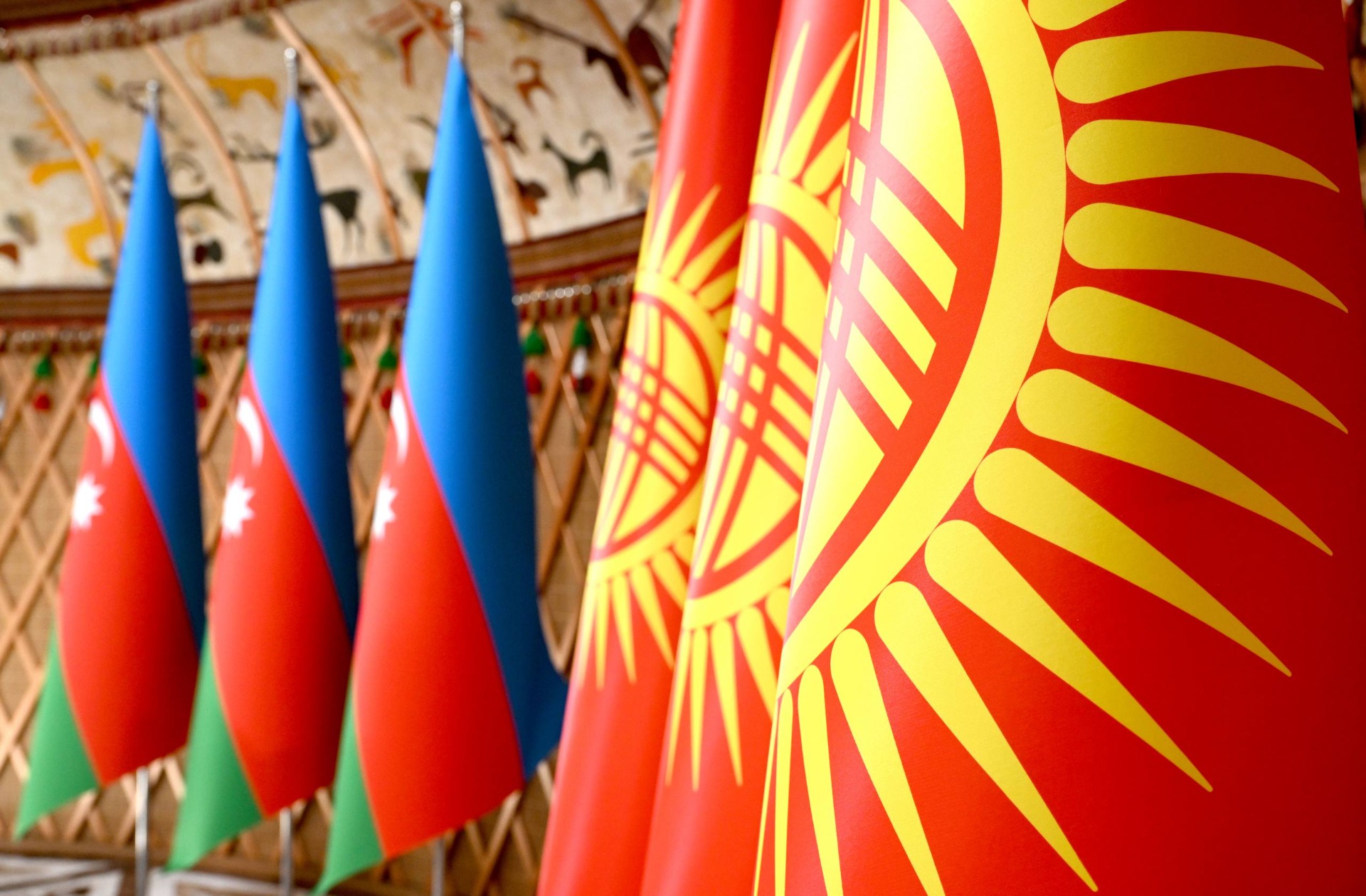 Кыргызстан менен Азербайжан шаарларынын алтысы достук байланыштарын түздү