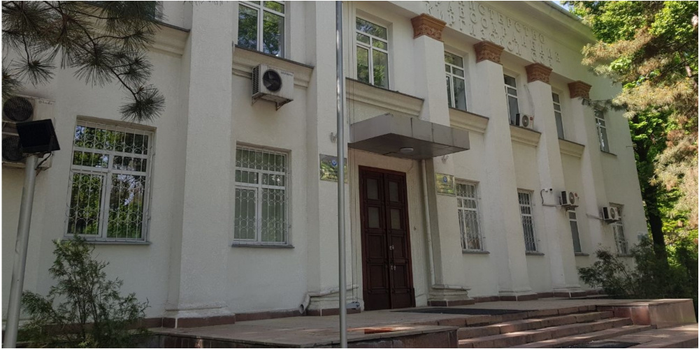 Лицензирование медвузов Кыргызстана: полномочия передадут в Минздрав