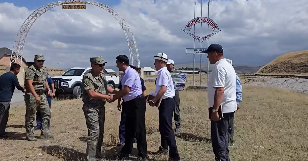 Министр ЧС КР Канатбек Чыныбаев проконтролировал укрепление селевых каналов в Баткенской области