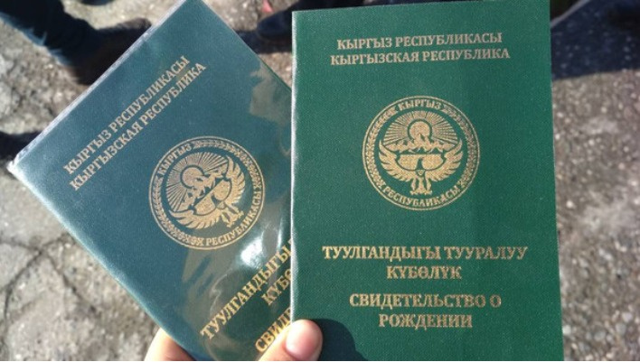 Ош шаарында сотнө школыктар аттестатсыз калуу коркунунда