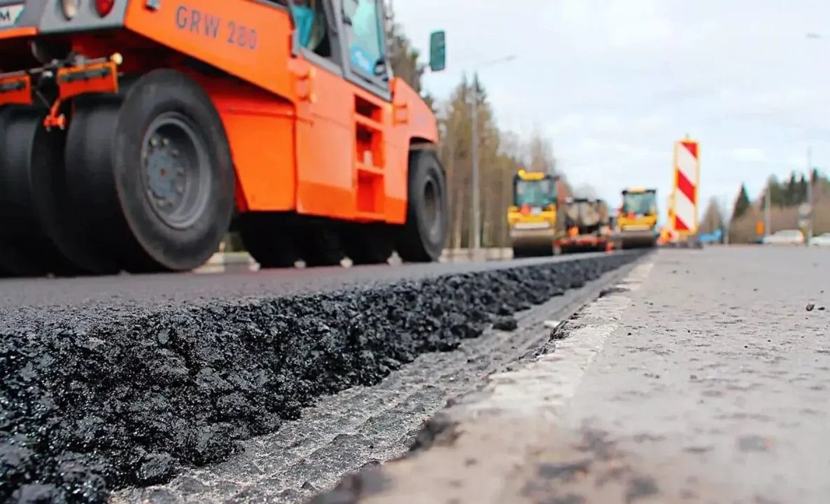 В Нарынской области продолжается ремонт дороги Сары-Булак – Сон-Куль