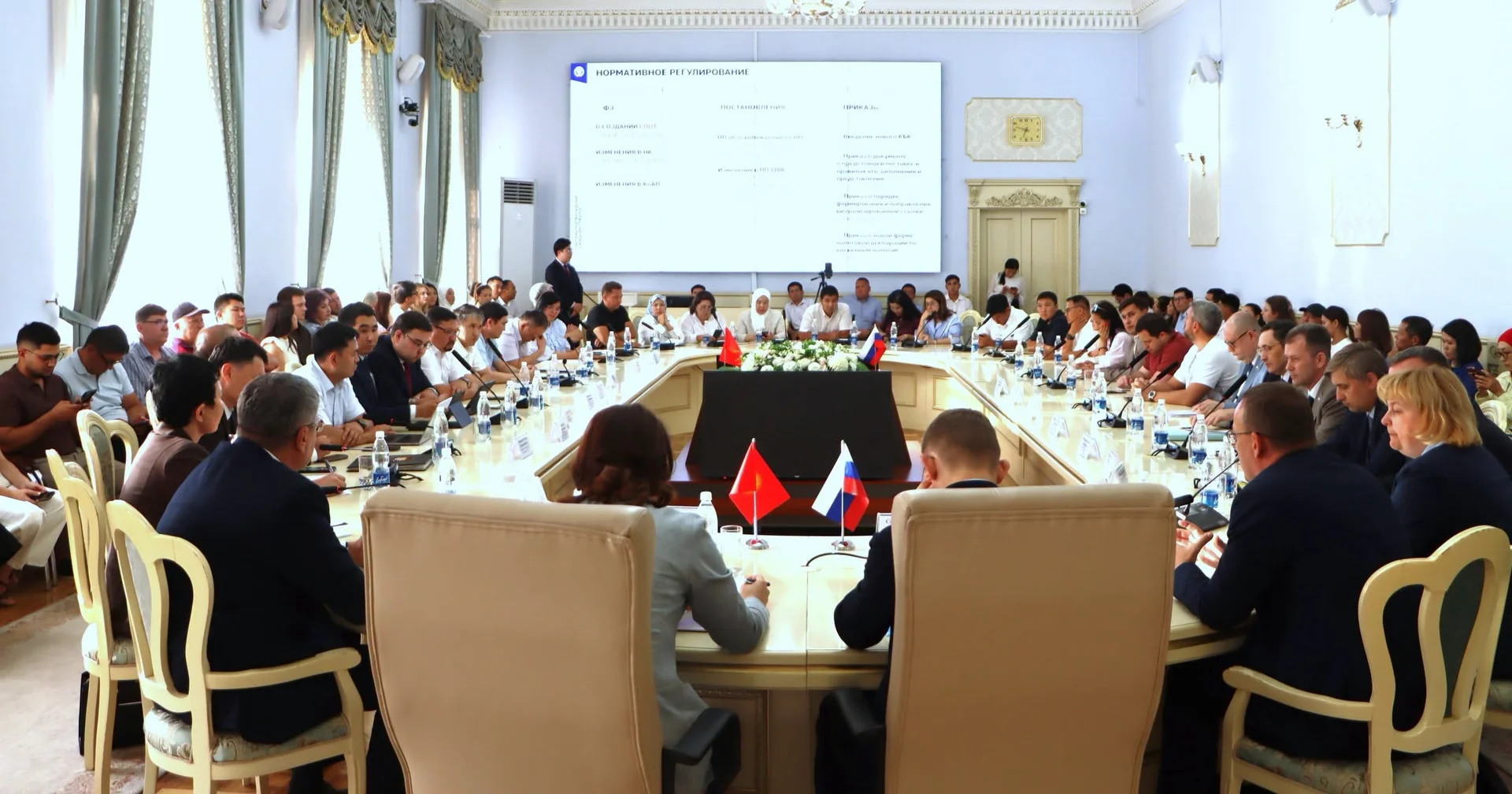 Кыргызстан и Россия учреждают рабочую группу по вопросам легкой промышленности