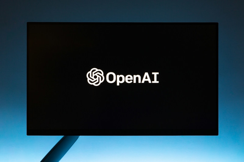 OpenAI ата-энелерге өспүрүмдөрдүн ChatGPT'те бөгөттөлгөнү жөнүндө кабарлайт