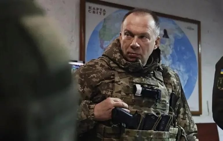 По данным The Times: Зеленский отстранил главнокомандующего ВСУ на фоне протестов