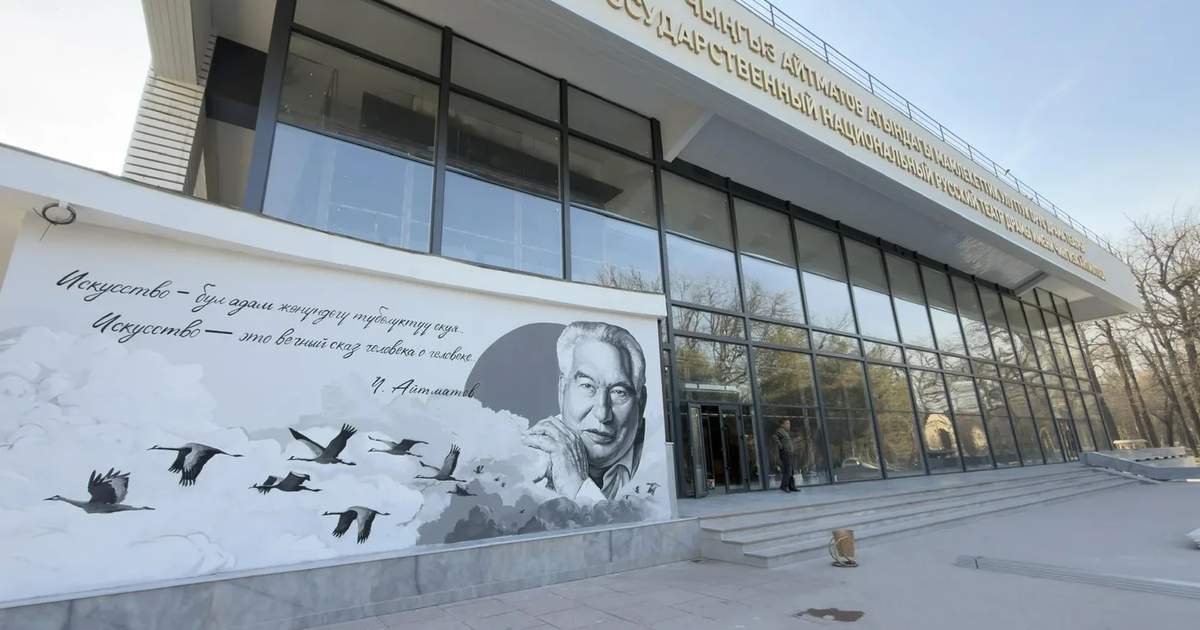 Орус драма театры 92-сезонун «Жаман балдар» комедиясы менен ачат