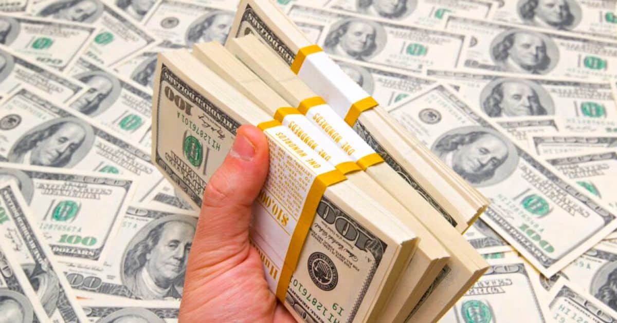 Нацбанк КР снял временные ограничения для банков по работе с обменными бюро
