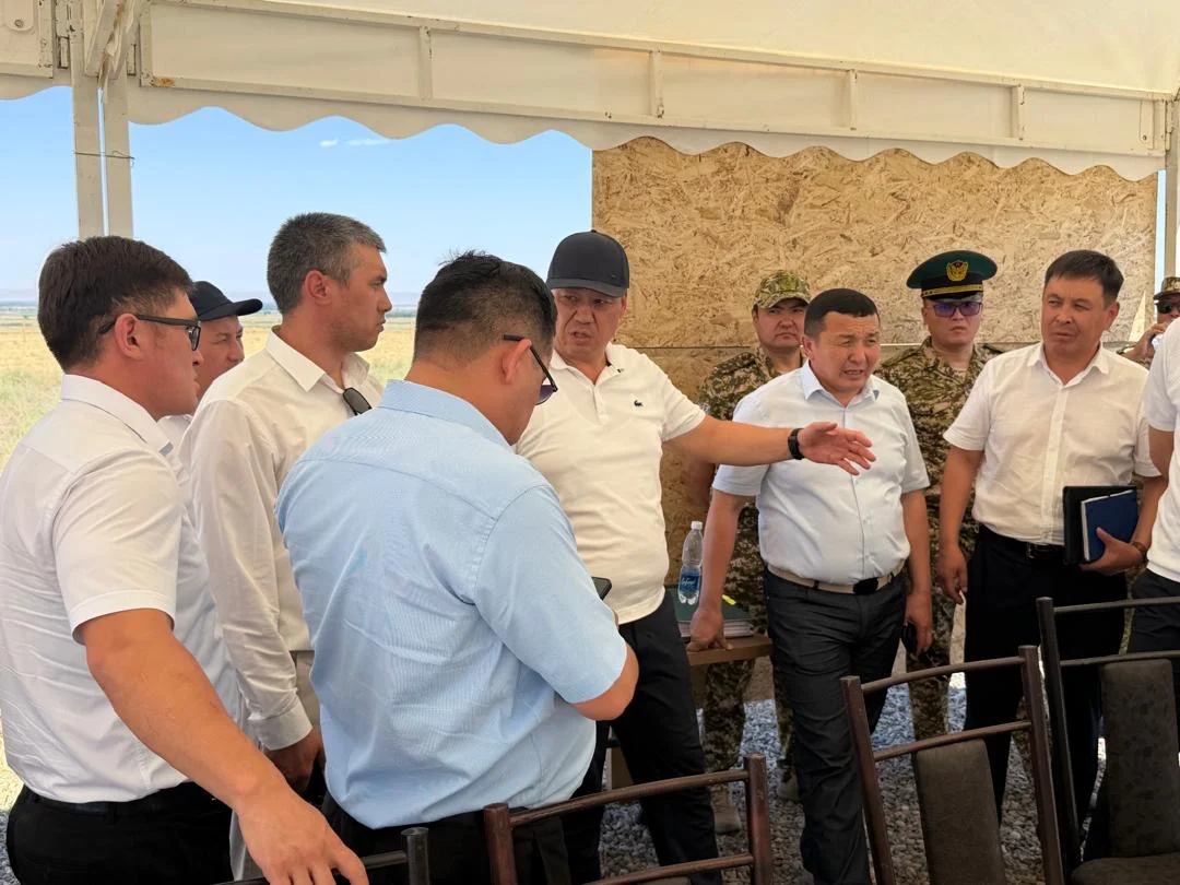 Торобаев проверил ход строительства КПП «Нижний-Чуй» на границе с Казахстаном