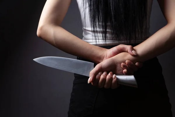 В Бишкеке задержана 15-летняя девочка с предметом, напоминающим нож