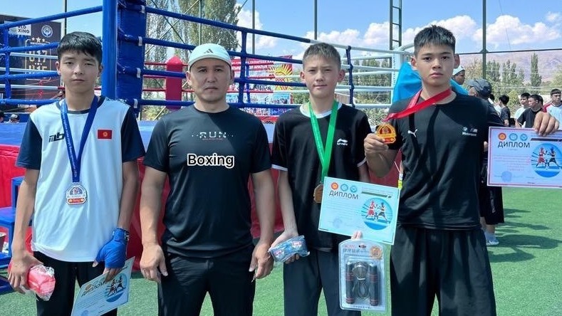 Кара-Балтынын жаш боксчүлөрү эл аралык турнирде үч медаль утуп алды