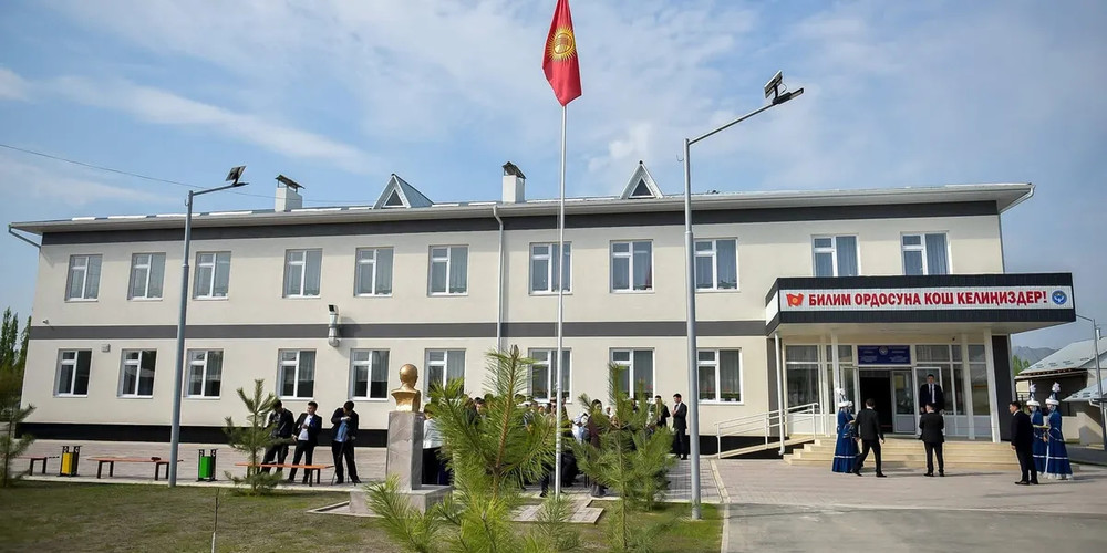 Новый корпус школы имени Шарипова на 250 мест закрыт сразу после открытия в Араванском районе